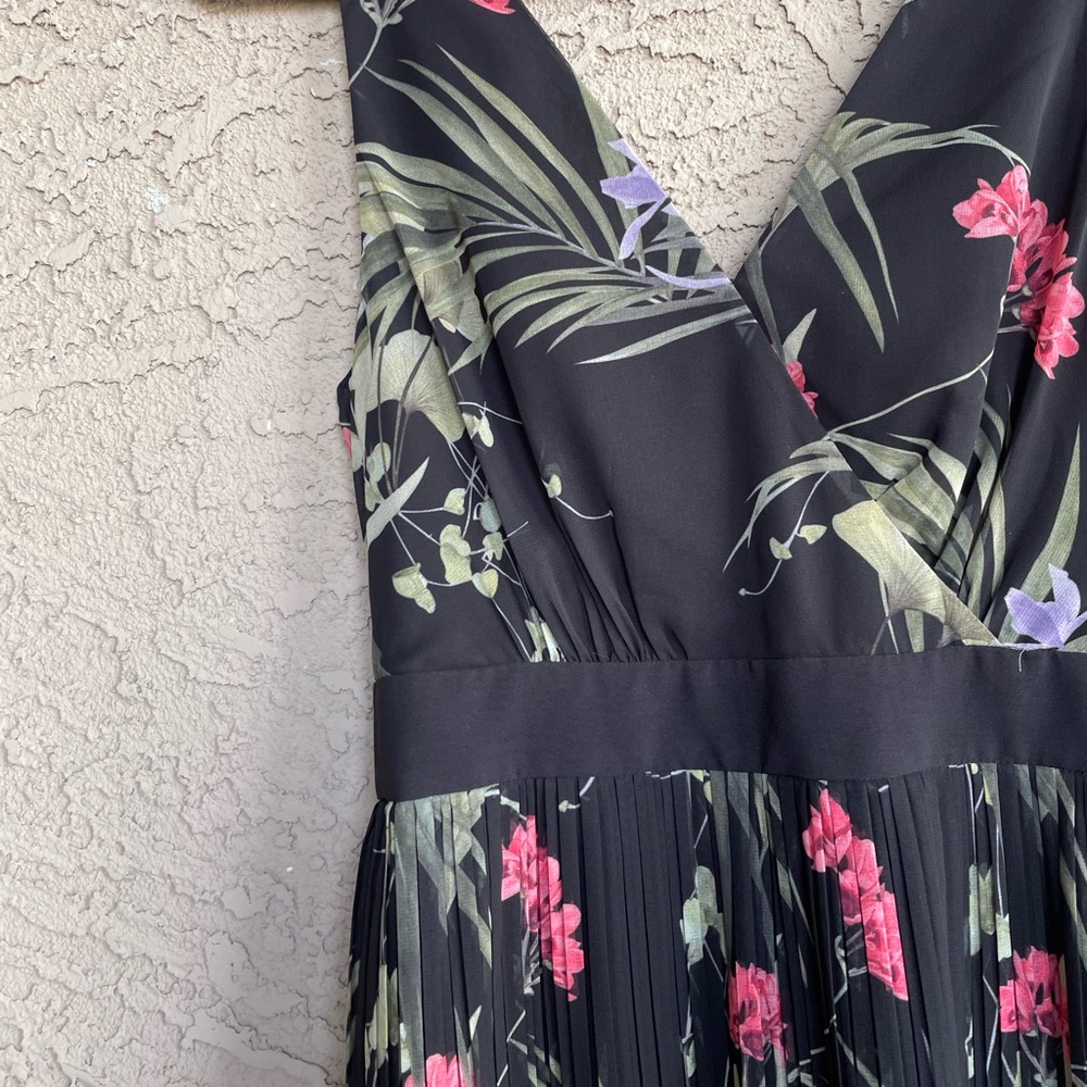 TED BAKER NWT Malinae Highland Tiered Pleated Floral Printed V Neck Midi Dress - Picture 8 of 10
